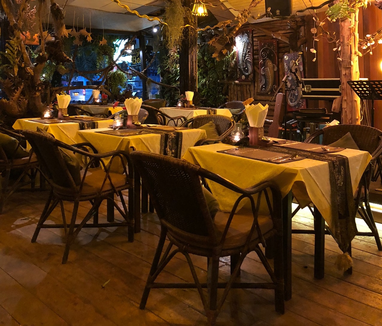 Stoliki w restauracji